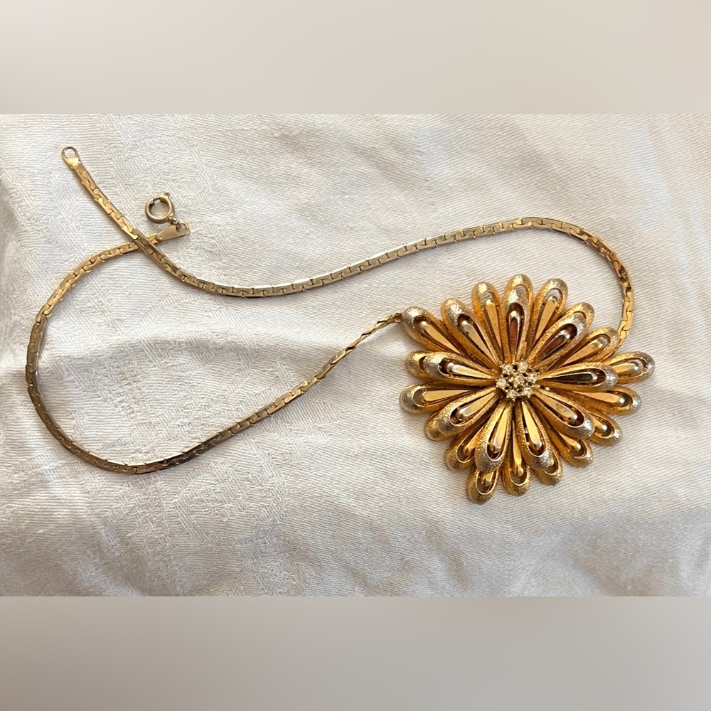 Vintage Signed Monet Gold Tone Statement Layered Flower Sunburst Necklace 2.25”